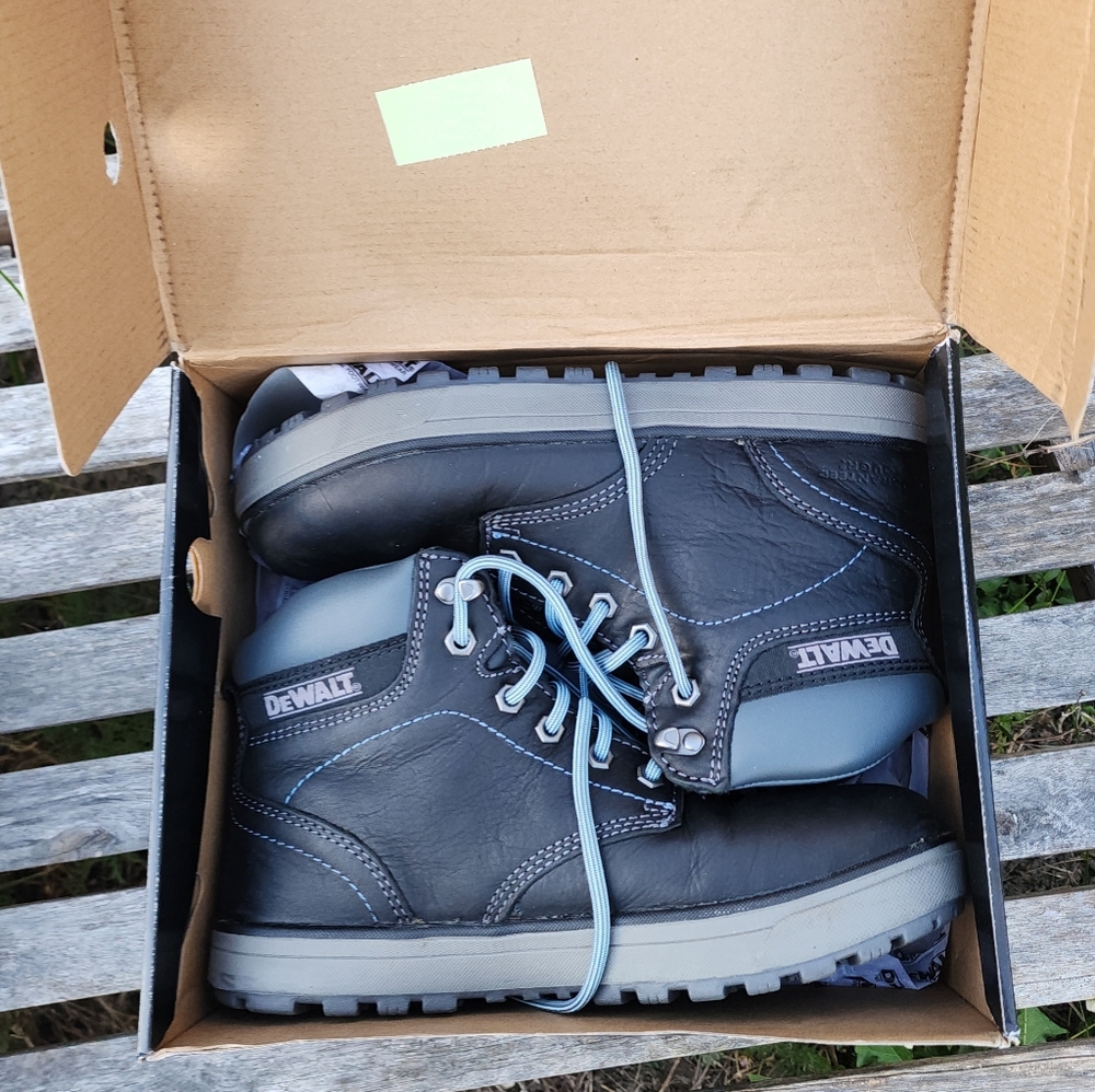 NIB DeWalt Plasma Work Boots - Wms 8.5